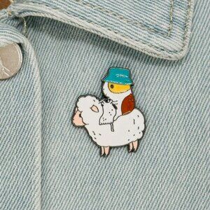 ✨Bubu the guinea pig weaver enamel pin guinea pig weaver for knitters brooch✨